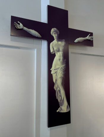 Venus_de_Hey_Zeus/acrylic-on-canvas_cast-fish-hands/108x84x6in.